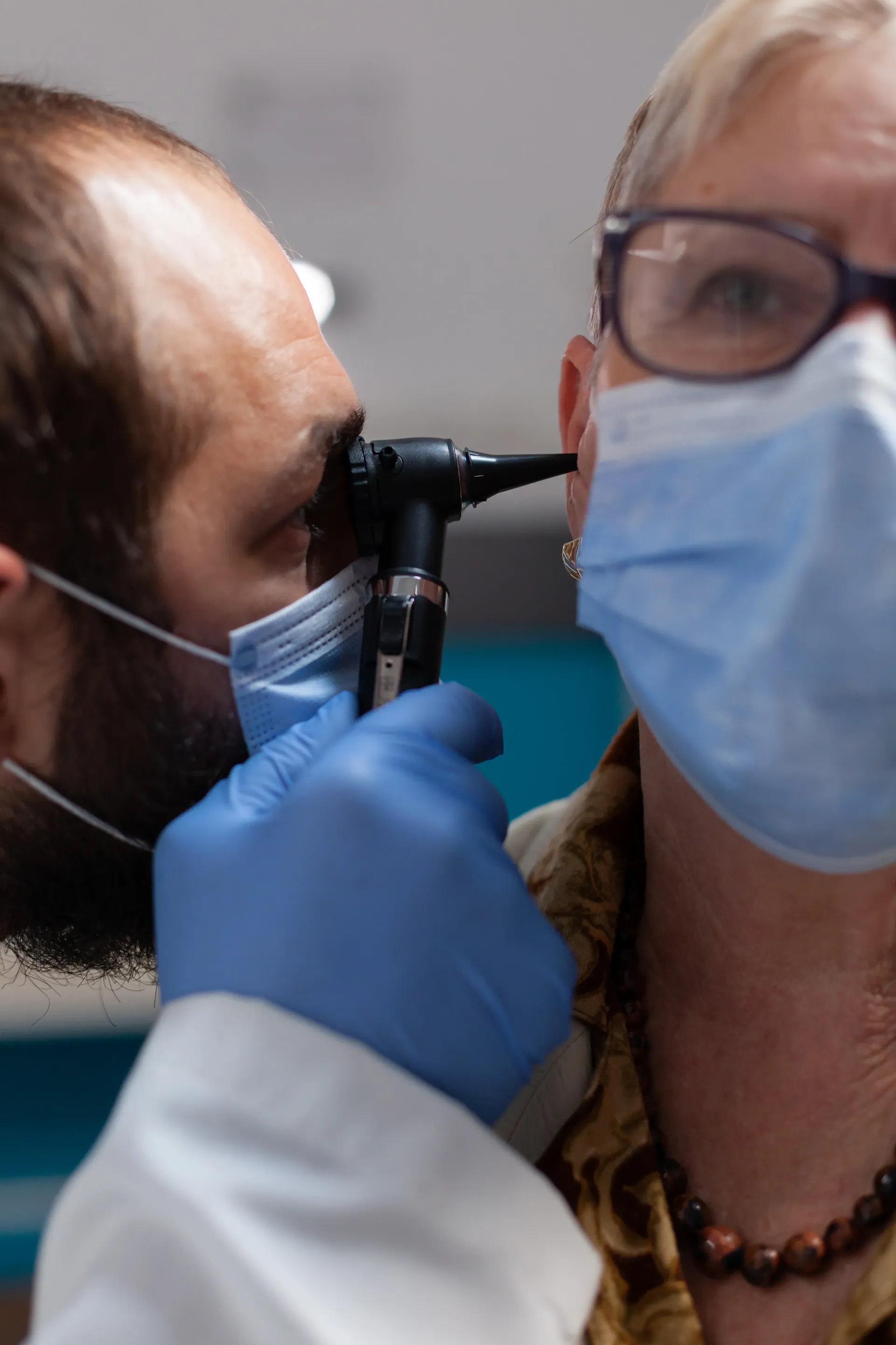 Consultație ORL cu otoscop la Policlinica Euromed Ploiești